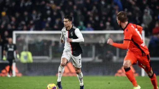 CR7 conduce el balón durante el partido entre la  Juventus y Udinese - Archivo