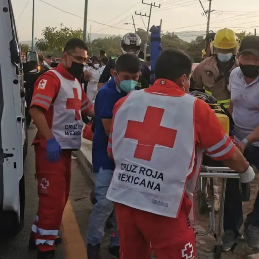 Mexico-entrega-17-visas-humanitarias-a-migrantes-involucrados-en-accidente.jpg ,