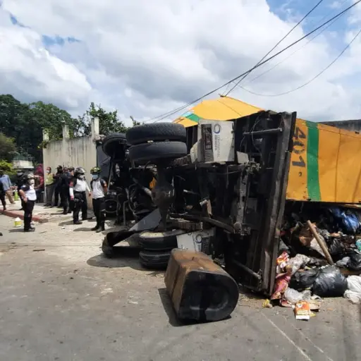accidente-camion-recolector-zona-18-publinews2.jpeg ,