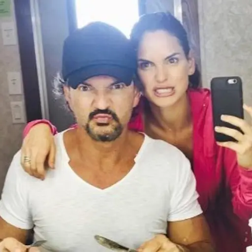 Adria-Arjona-y-Ricardo-Arjona.jpg ,