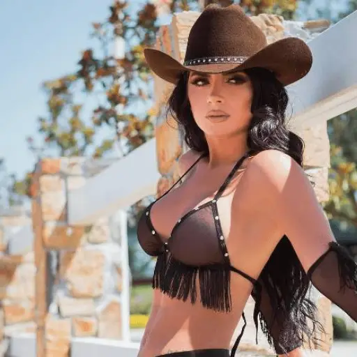 kimberly-flores-publinews-1-6.png ,