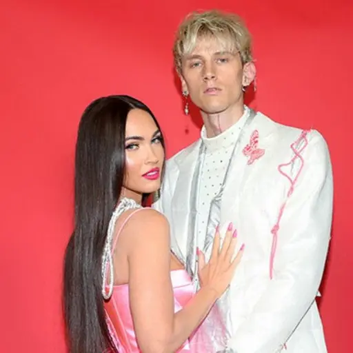 Megan-Fox-Machine-Gun-Kelly-boda-compromiso.jpg ,