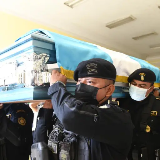 honras-funebres-a-inspector-de-la-PNC-4.jpg ,