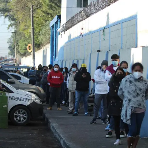 filas-para-pruebas-de-covid-19-coronavirus-en-mercado-el-guarda-en-guatemala-6-de-enero-2022-fotos-rodrigo-rivera-5.jpg ,