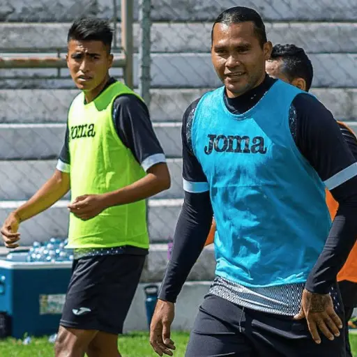 Carlos-gullit-pena-se-estrena-con-antigua-gfc-publinews-.png ,