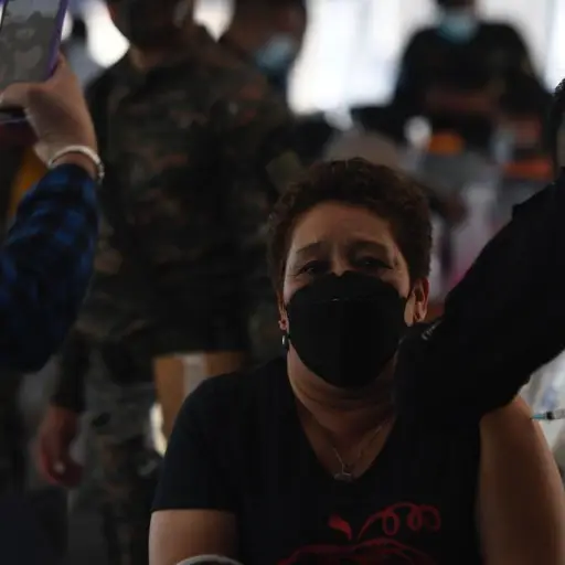 vacunacion-y-pruebas-deteccion-covid-19-coronavirus-guatemala-pandemia-2022-parque-centralfotos-omar-solis-13.jpeg ,