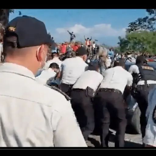 pnc-moviliza-vehiculos-bloqueos.png ,