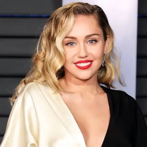 mileycyruspublinews-a16656c8de4184cd8b16097c129bfe8b.jpg ,