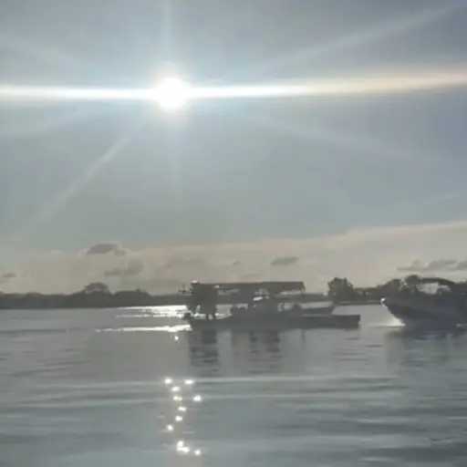 choque-lanchas-peten-lago-Pm.png ,