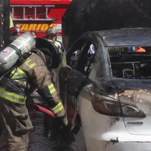 incendio-taller-vehiculos-zona-5-publinews.jpg ,