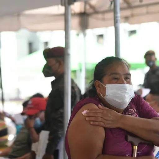 vacunacion-y-pruebas-deteccion-covid-19-coronavirus-guatemala-pandemia-2022-parque-centralfotos-omar-solis-11.jpeg ,