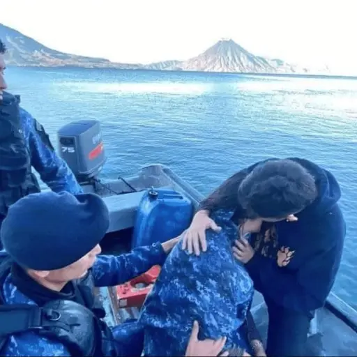 mujer-flotaba-lago-atitlan.png ,