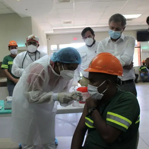 IGSS-impulsa-brigadas-de-vacunacion-contra-el-COVID-19-dirigido-a-las-empresas-ingenio-magdalena-2.jpg ,