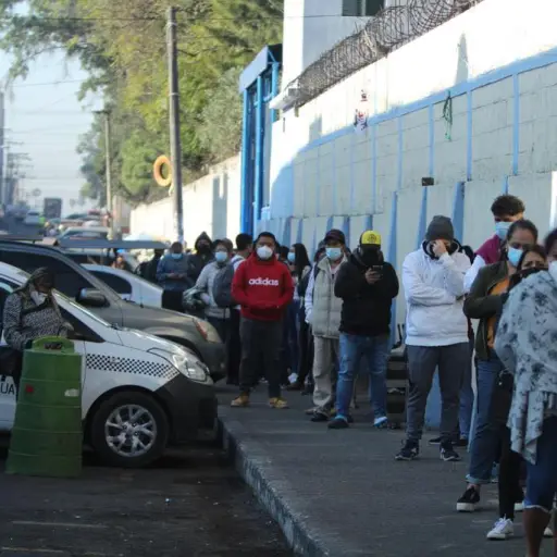 filas-para-pruebas-de-covid-19-coronavirus-en-mercado-el-guarda-en-guatemala-6-de-enero-2022-fotos-rodrigo-rivera-1.jpg ,