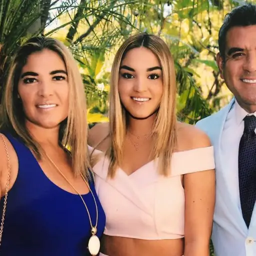 Hector-Sandarti-y-su-famili.jpg ,