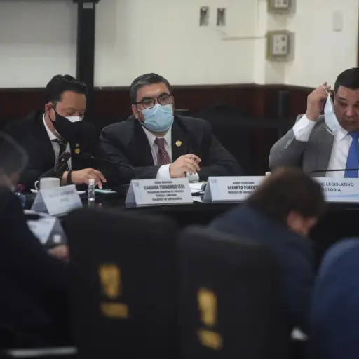 ministro-de-energia-y-minas-alberto-pimentel-mata-en-sesion-jefes-de-bloque-por-aumento-costo-de-gasolinas-y-subsidio-diesel-marzo-2022-foto-edwin-bercian-1.jpg ,