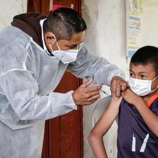 vacunacion-covid-19-menores-en-guatemala-6-a-11-anos-scaled-1.jpg ,