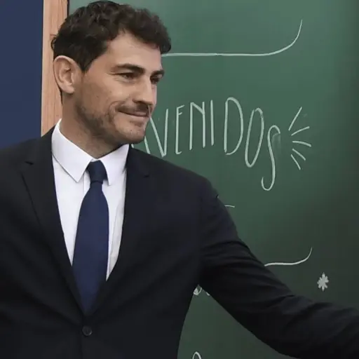iker-casillas-se-lleva-artesania-de-guatemala-publinews-.png ,