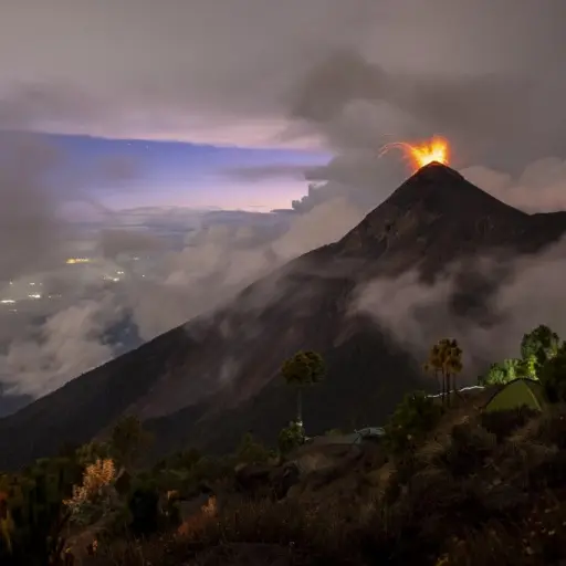 volcan-fuego-turismo.jpg ,