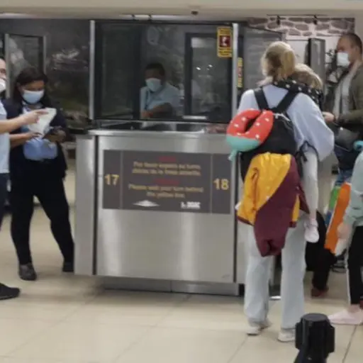 ingreso-familias-ucranianas-a-guatemala-24-de-marzo-2022-foto-migracion.jpg ,