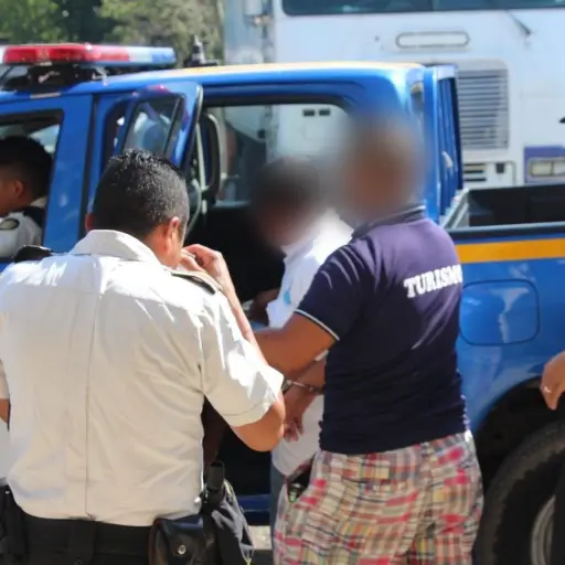 Interceptan-a-50-migrantes-cubanos-que-eran-transportados-en-lanchas.jpg ,