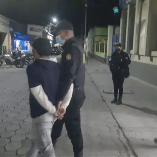 capturado-golpeaba-mama-machete.jpg ,