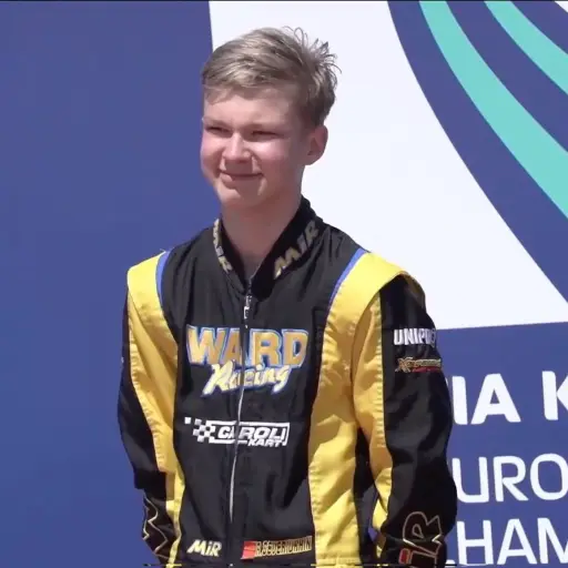 Artem-Severiujin-piloto-hace-saludo-nazi-publinews-1-1.jpg ,