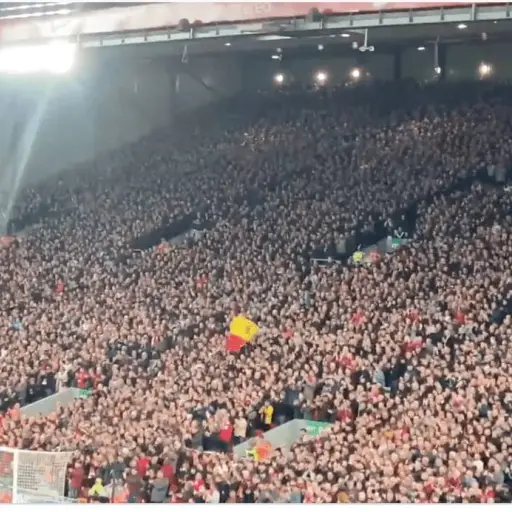 aficion-liverpool-homenaje-cristiano-ronaldo-muerte-de-su-hijo-publinews-.png ,