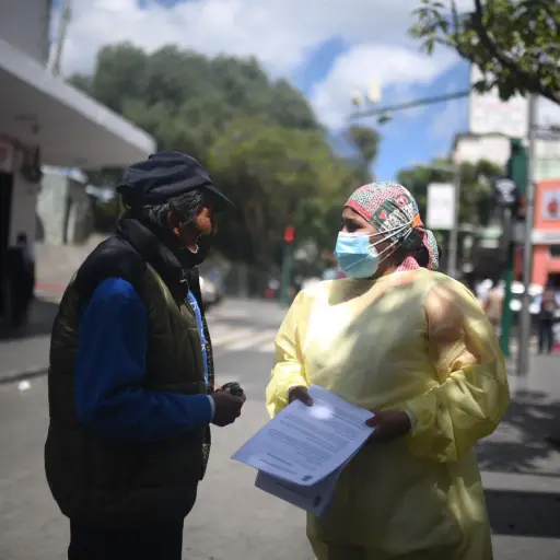 jornada-vacunacion-contra-la-covid-coronavirus-en-paseo-la-sexta-avenida-guatemala-zona-1-7-de-febrero-2022-foto-edwin-bercian-publinews-emisoras-unidas-6.jpg ,