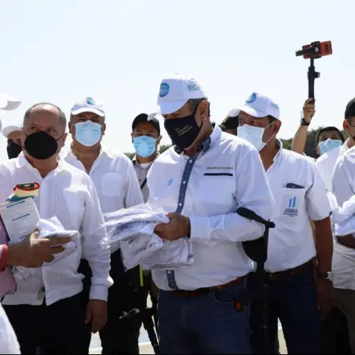 Playas-Limpias-giammattei-Peten.jpg ,