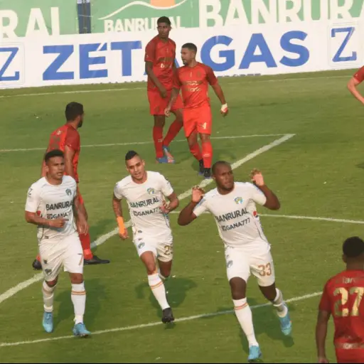 resultado-comunicaciones-vs-municipal-clasico-320-publinews-.png ,