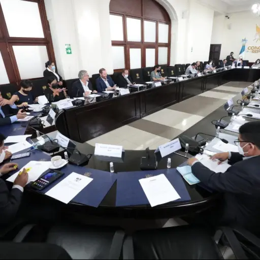 Los-jefes-de-bloque-del-Congreso-durante-la-reunion-con-el-ministro-de-Finanzas-Alvaro-Gonzalez-Ricci.-1140x570-1.jpg ,