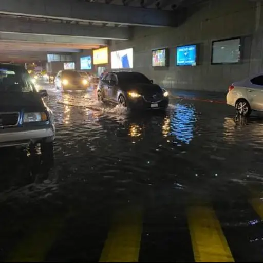 inundacion-por-lluvias-en-aeropuerto-internacional-la-aurora-24-4-2022-2.jpg ,