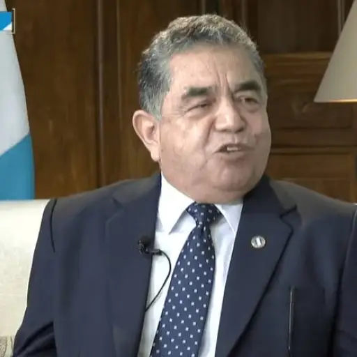 Nector-de-Leon-entrevista-Giammattei.png ,