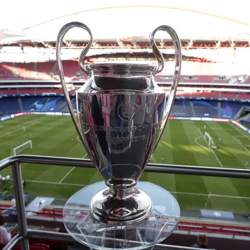Foto-de-la-Champions-League-trophy-scaled-1.jpg ,