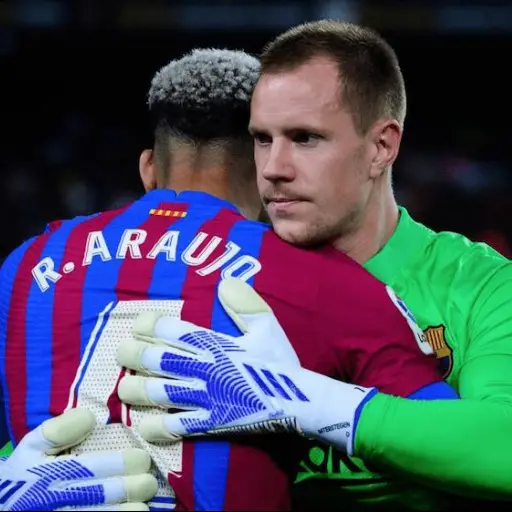 ronald-araujo-sufre-conmocion-cerebral-en-partido-barcelona-emisoras-unidas-1.png ,