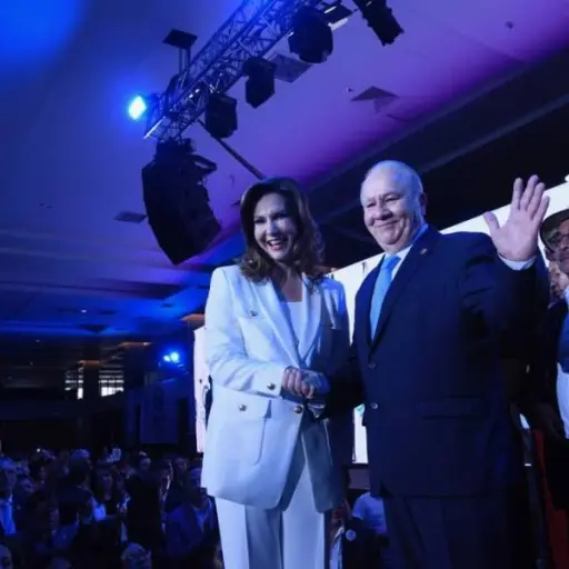 zuryriosyroberto-0c1cd628c8f945563e6c415b9b2abbd1.jpg ,