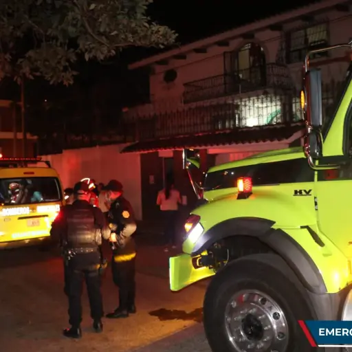 incendio-hogar-menores-adolescentes-zona-2-foto-bomberos-municipales.jpg ,