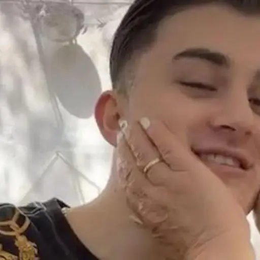 Joven-de-19-anos-propone-matrimonio-a-su-novia-de-76.jpg ,