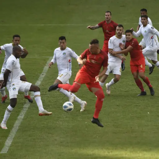 presidente-comunicaciones-juan-garcia-habla-clasico-con-publico-publinews-1-scaled-1.jpg ,