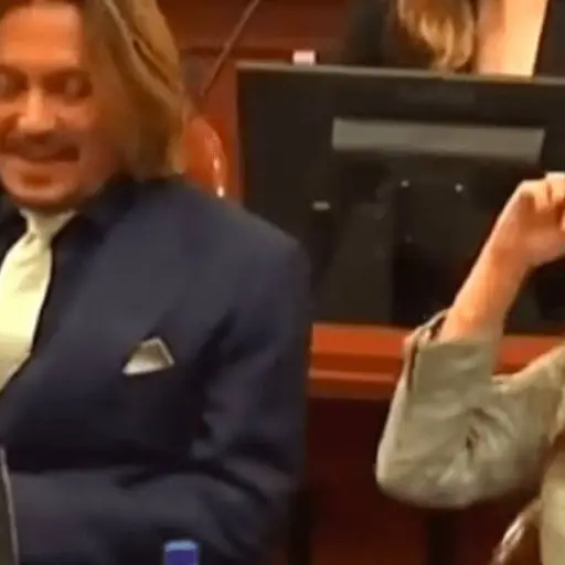 Johnny-Depp-y-su-abogada-Camille-Vasquez-.png ,