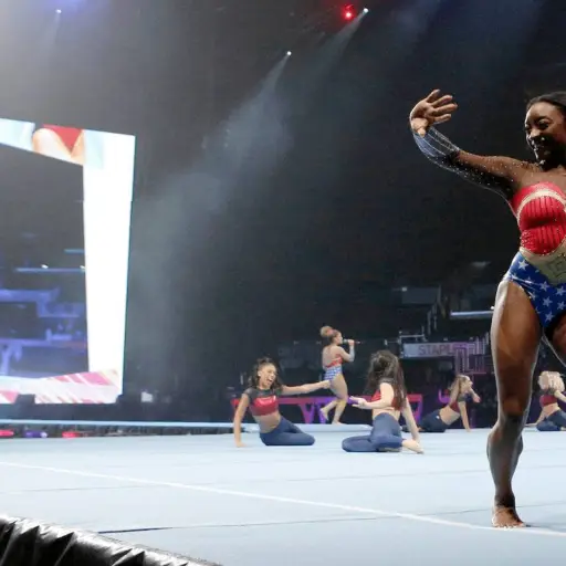 simone-biles-y-otras-gimnastas-demandan-fbi-por-mil-millones-dolares-publinews-.png ,