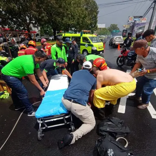 empleados-empagua-arrastrados-correntada.jpg ,