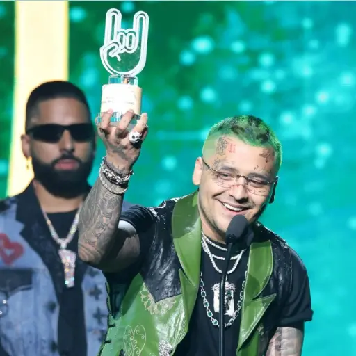 christian-nodal-.jpg ,