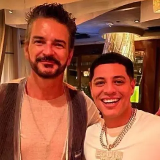 Vocalista-de-Grupo-Firme-presume-encuentro-con-Ricardo-Arjona.jpg ,