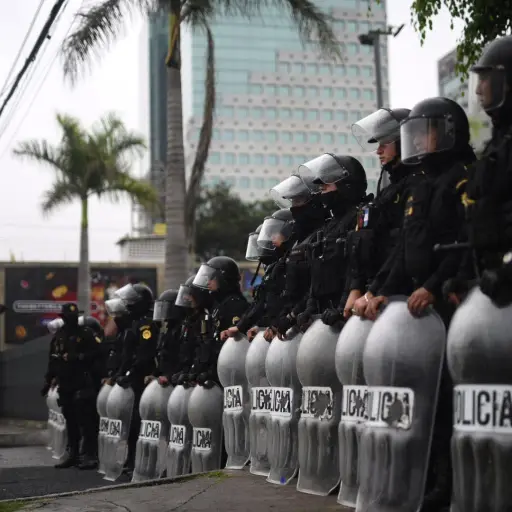 bloqueo-encapuchados-calzada-roosevelt-por-eleccion-rector-usac-foto-edwin-bercian-junio-2022-1.jpg ,