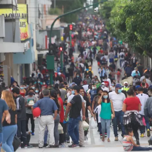 Afluencia-de-personas-en-el-Paseo-de-la-Sexta-sexta-avenida-zona-1-contagios-y-muertes-por-COVID-19-coronavirus-publinews-omar-solis-11-de-julio-2021-2.jpeg ,