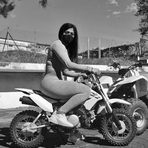 biker-Yennifer-Karina.png ,