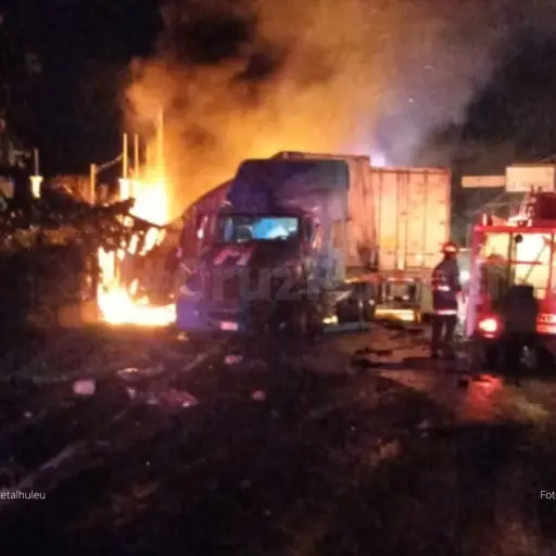 multiple-choque-accidente-de-transito-en-retalhuleu-10-8-2022-foto-cruz-roja-1.jpg ,