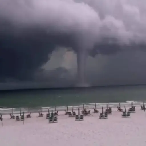 video-tromba-marina-destin-florida-agosto-2022-publinews.png ,